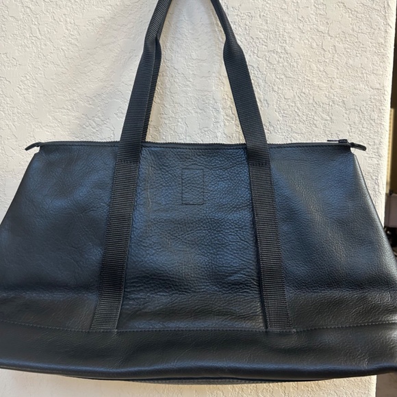 Leather Amazing Lyndon Green Pebbled Duffle Bag. NWT - Picture 2 of 7